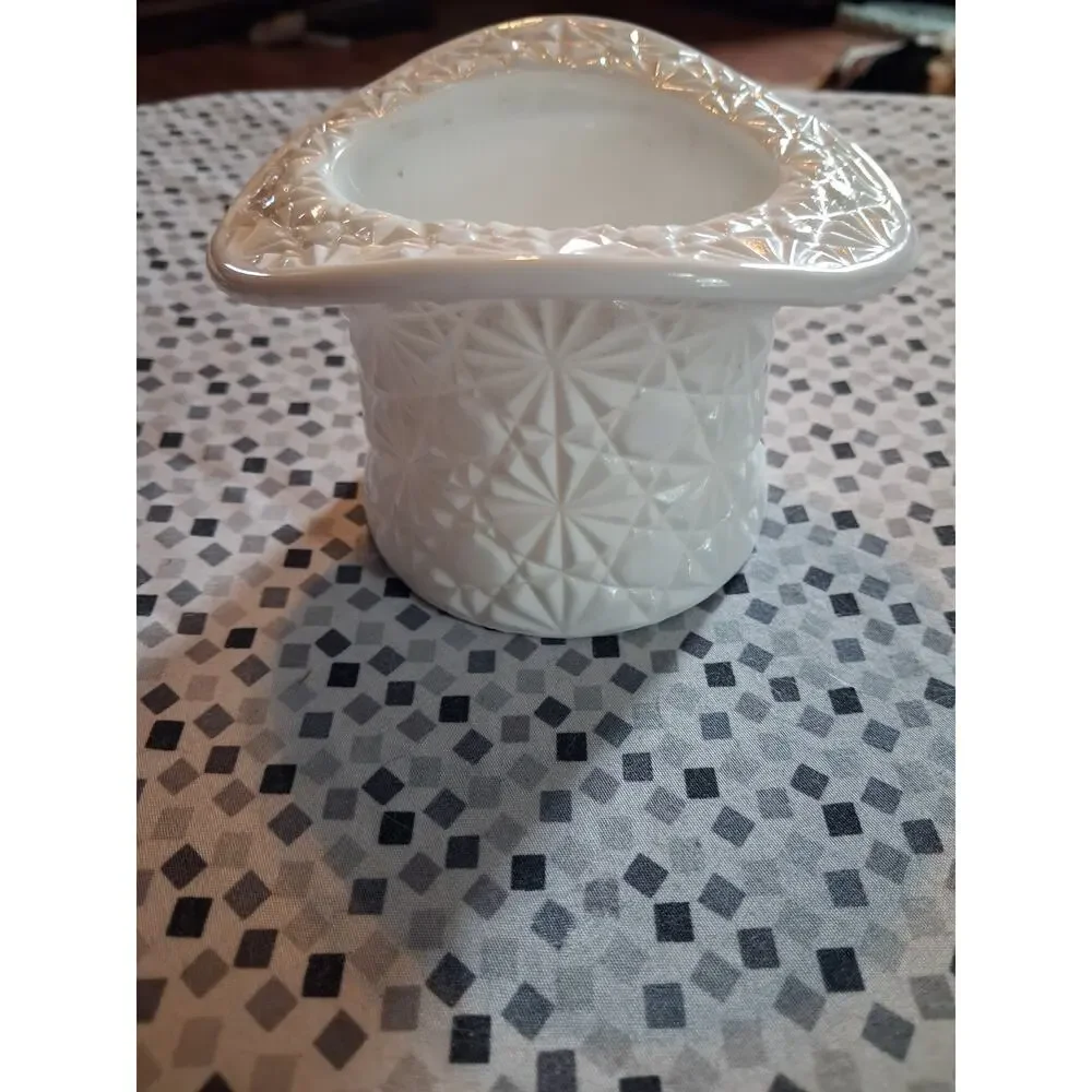 Fenton Glass Top Hat in the milk glass Daisy & Button pattern